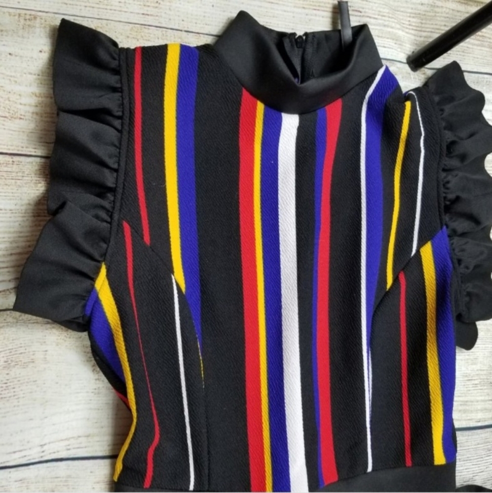Stripped Ruffle Edge Romper - Picture 4 of 6
